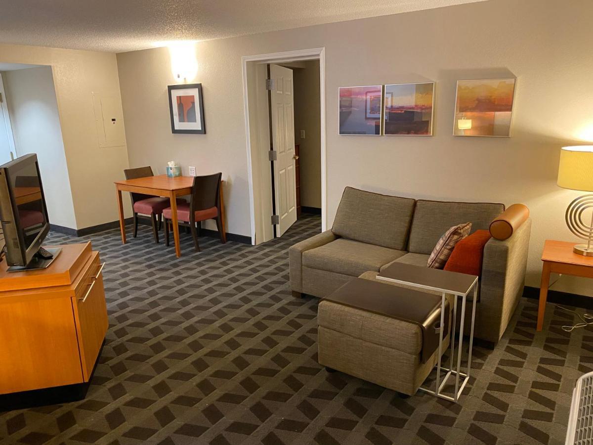 Mainstay Suites Middleburg Heights Cleveland Airport Extérieur photo