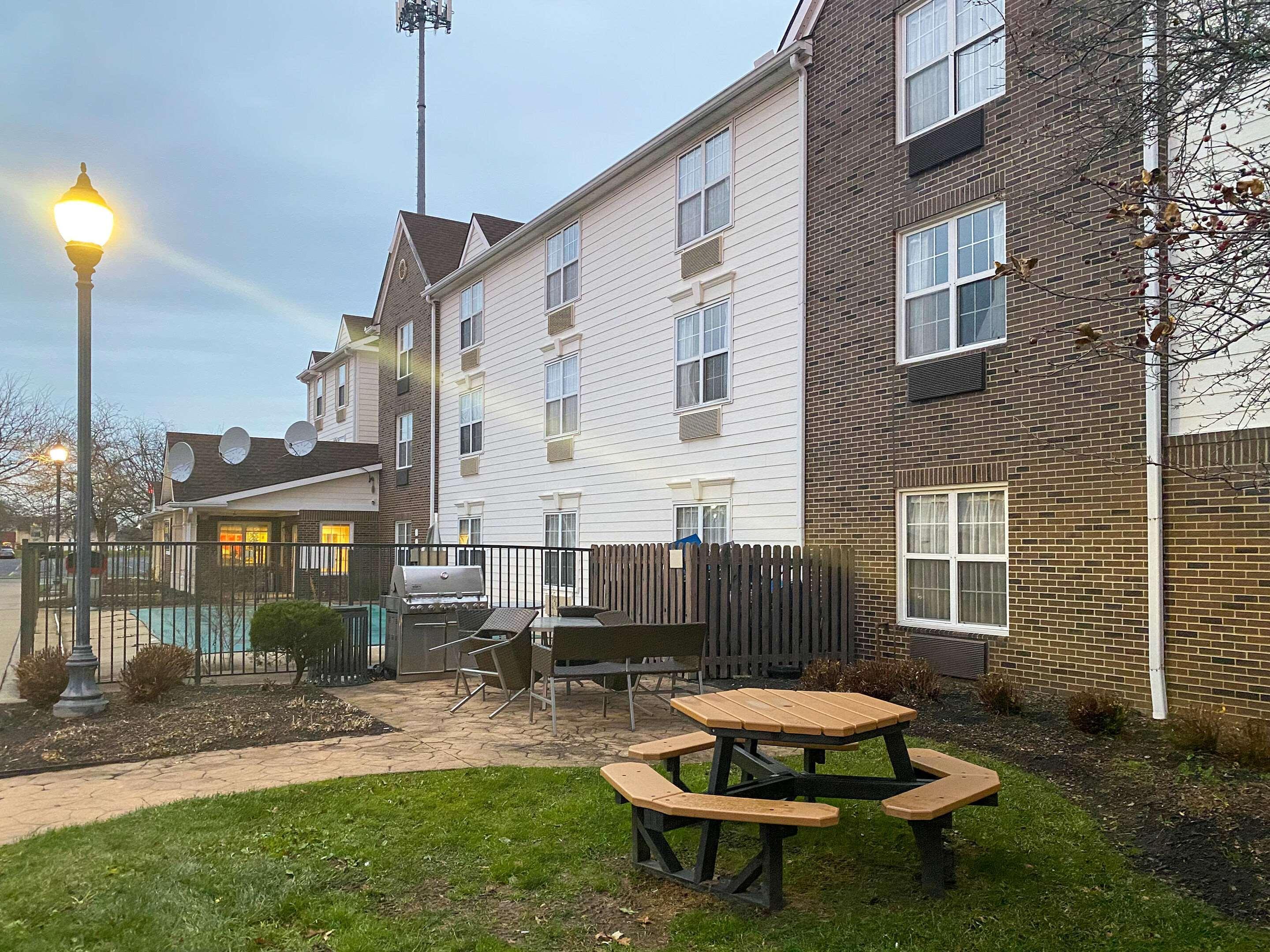 Mainstay Suites Middleburg Heights Cleveland Airport Extérieur photo