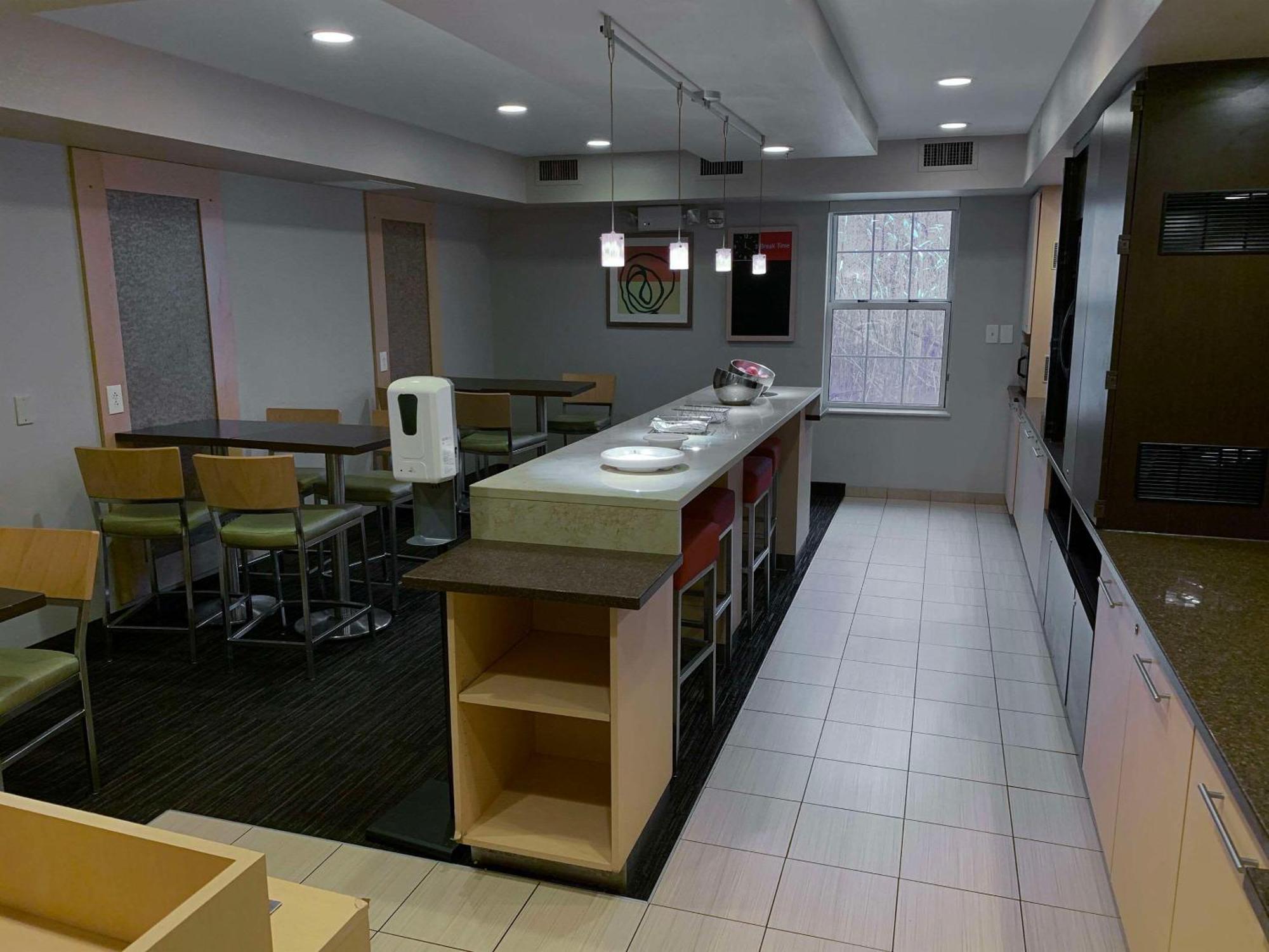 Mainstay Suites Middleburg Heights Cleveland Airport Extérieur photo
