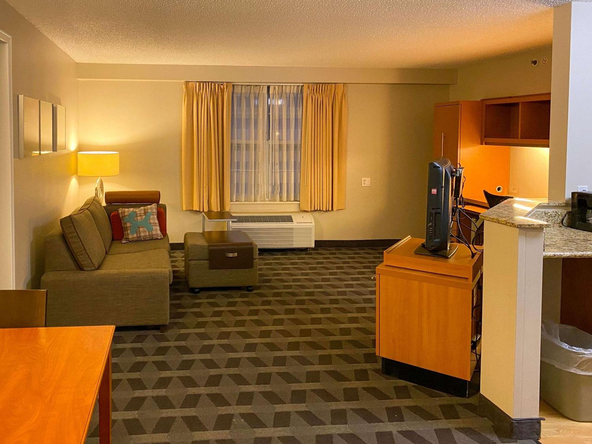 Mainstay Suites Middleburg Heights Cleveland Airport Extérieur photo