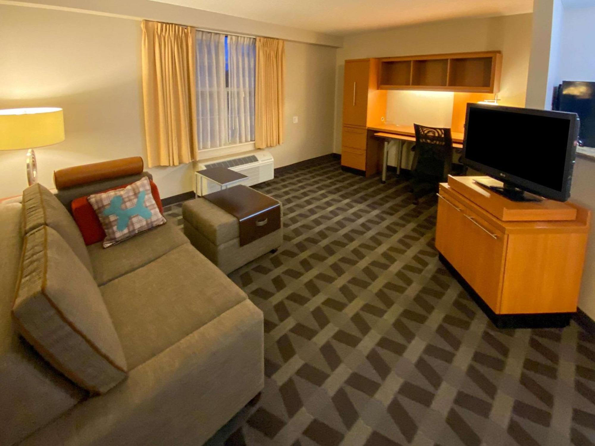 Mainstay Suites Middleburg Heights Cleveland Airport Extérieur photo