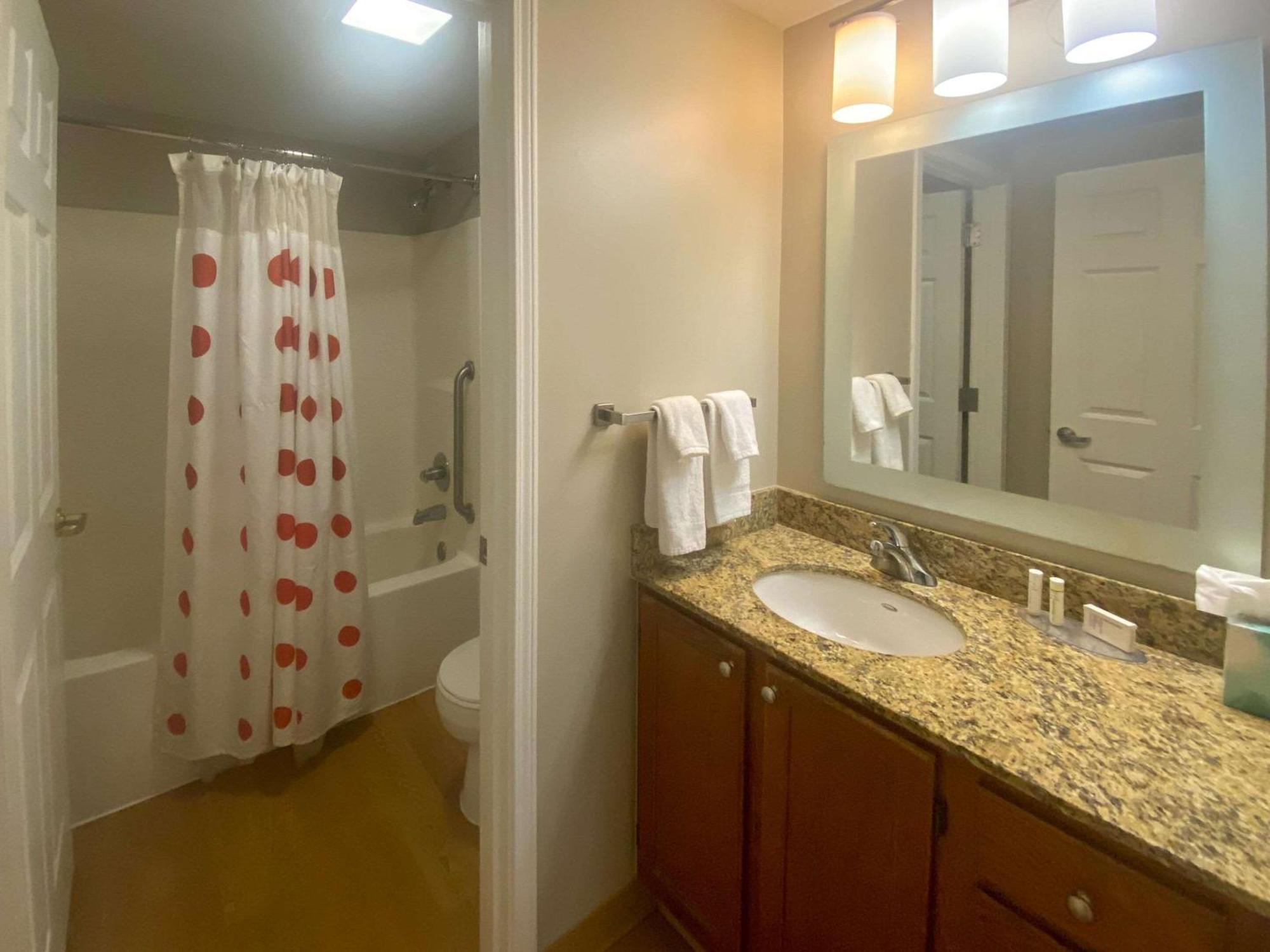 Mainstay Suites Middleburg Heights Cleveland Airport Extérieur photo
