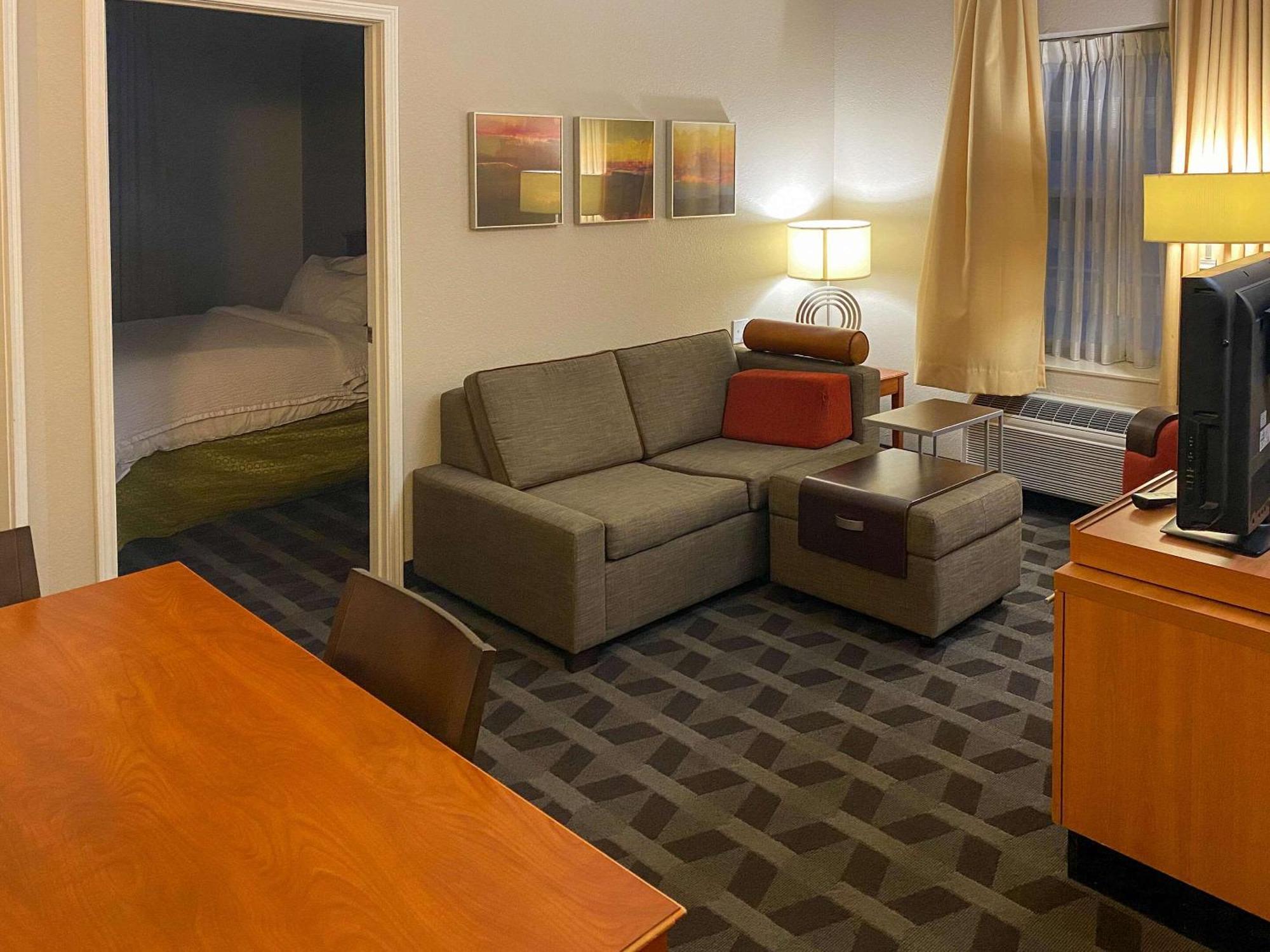Mainstay Suites Middleburg Heights Cleveland Airport Extérieur photo