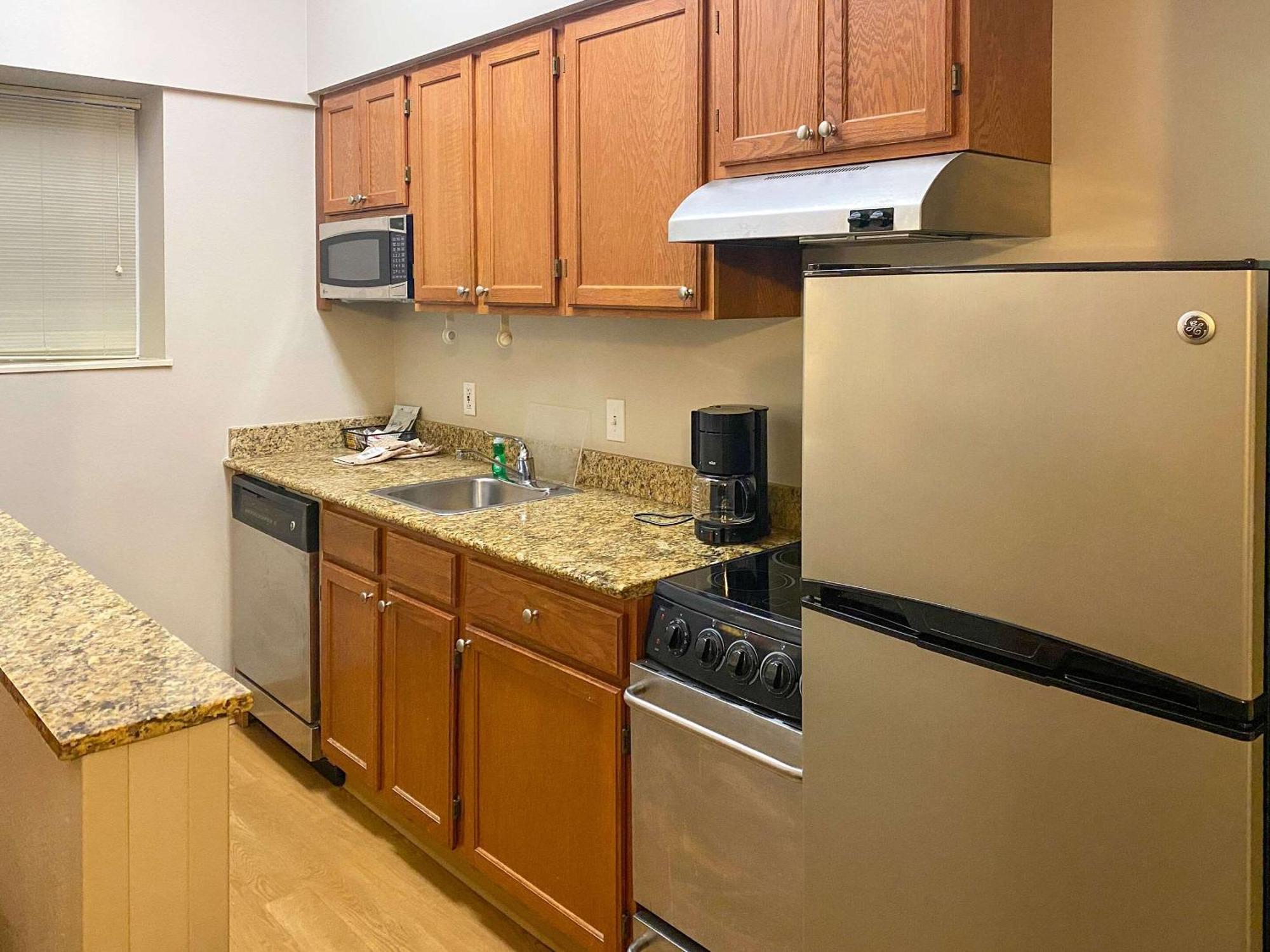 Mainstay Suites Middleburg Heights Cleveland Airport Extérieur photo