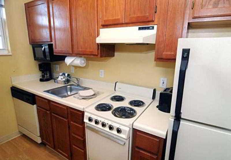 Mainstay Suites Middleburg Heights Cleveland Airport Extérieur photo